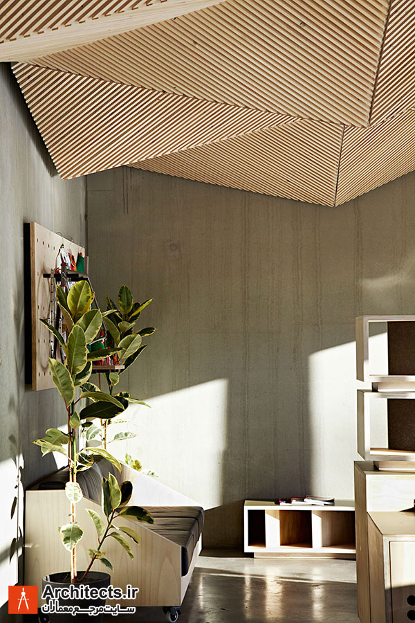 سقف یک استودیو با شکل هندسی خاص