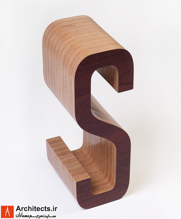 قفسه کتابی با طرح حروف چاپی و از جنس چوب