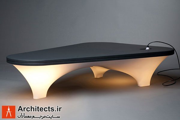 طراحی میز پایه دار پلاستیکی توسط هان کونینگ