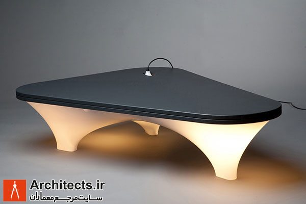 طراحی میز پایه دار پلاستیکی توسط هان کونینگ