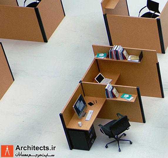 طراحی داخلی دفتر اداری با میز هایی به شکل حروف الفبا